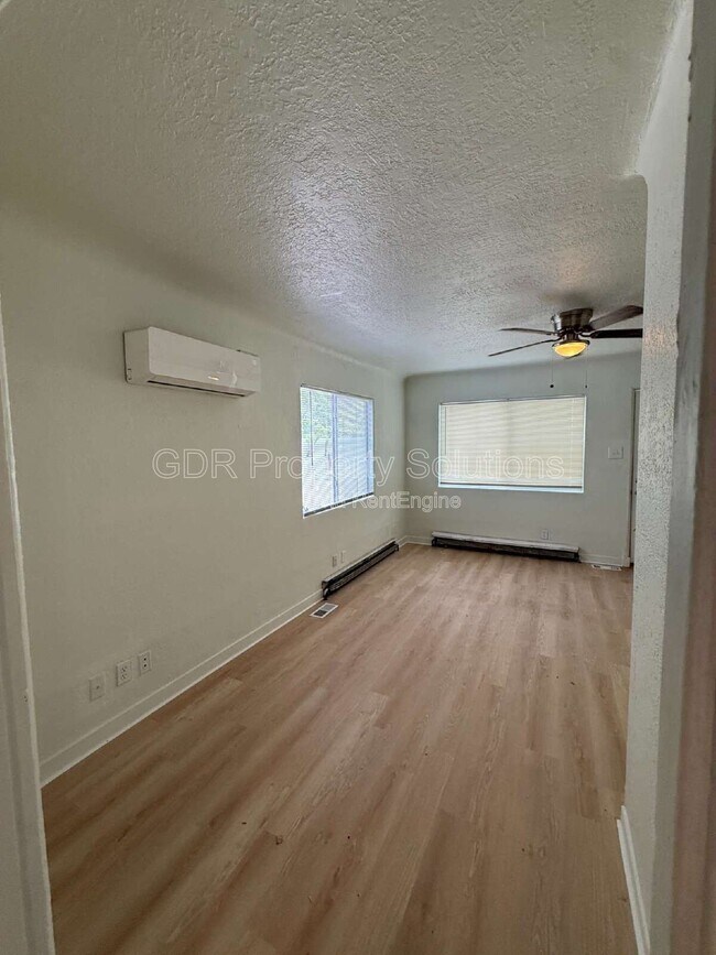 Building Photo - 301 Sierra Dr SE