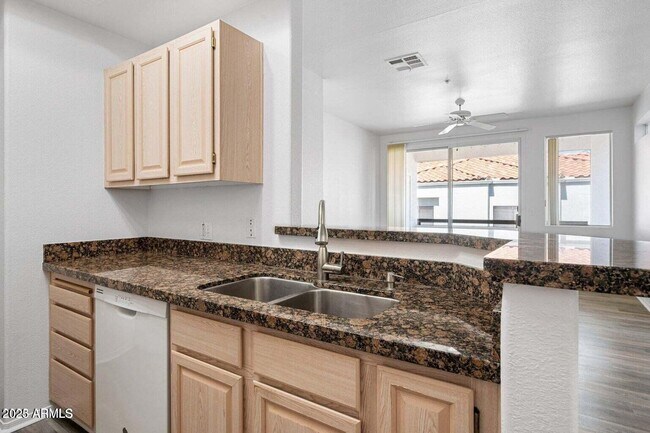 Building Photo - 11375 E Sahuaro Dr
