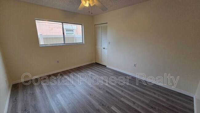 Building Photo - 4817 Cypress Tree Dr