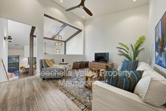 Building Photo - 287 S Civic Dr