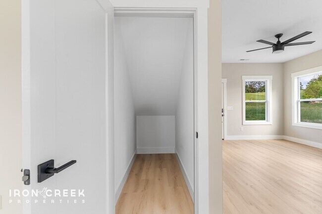 Building Photo - Modern 3-Bed/2.5-Bath Home with Fenced Yar...