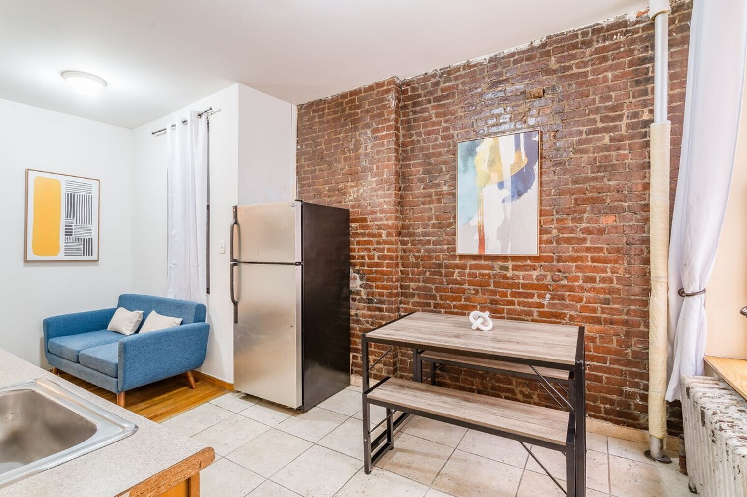 Building Photo - 338 W 39th St