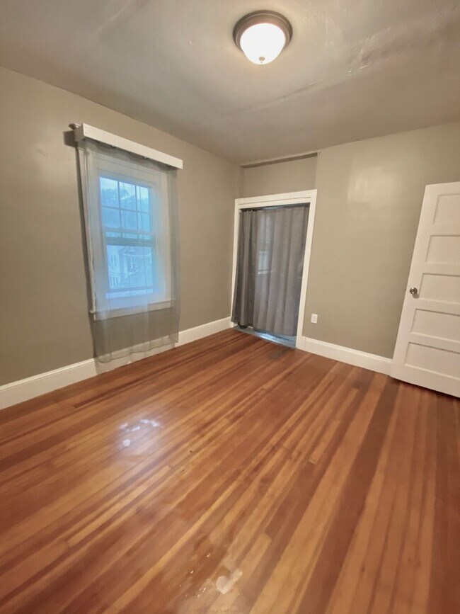 Building Photo - 12-14 Ledyard St