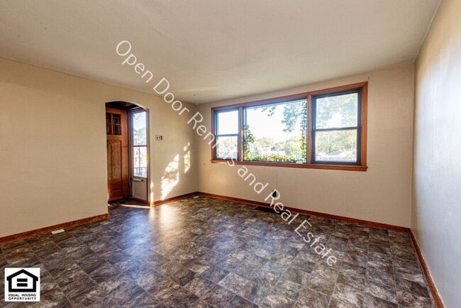 Building Photo - 811 Goshen Ave