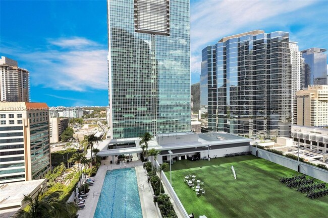 Building Photo - 1300 Brickell Bay Dr