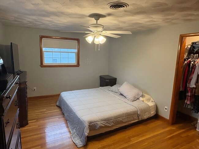 Building Photo - 22 Farwell Ave