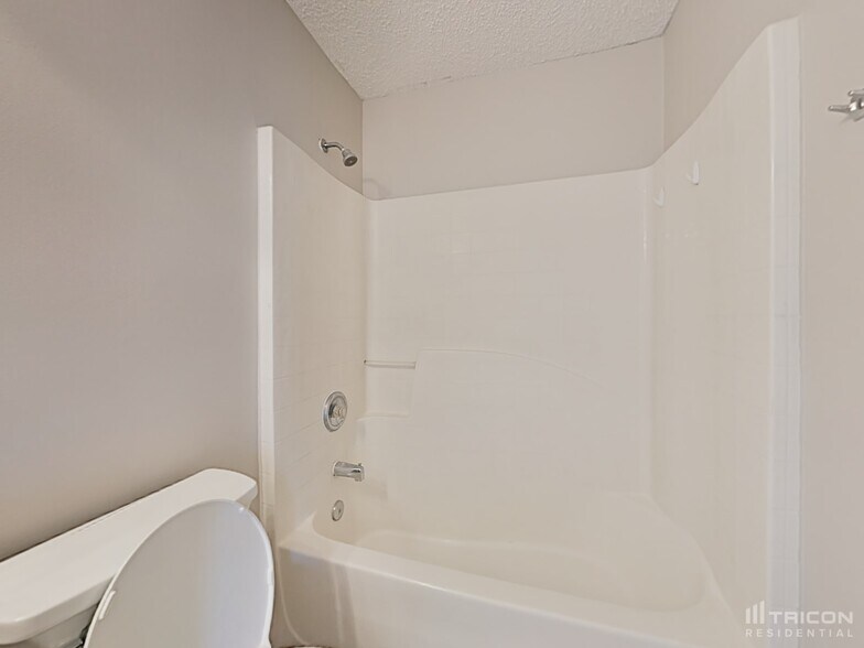 Building Photo - 7944 Cherry Blossom Dr S