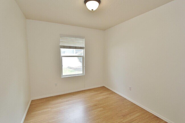 Building Photo - 1208 N Chesire Dr Kuna