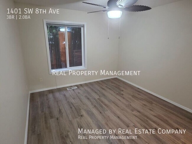 Building Photo - 1401 SW 8th Ave