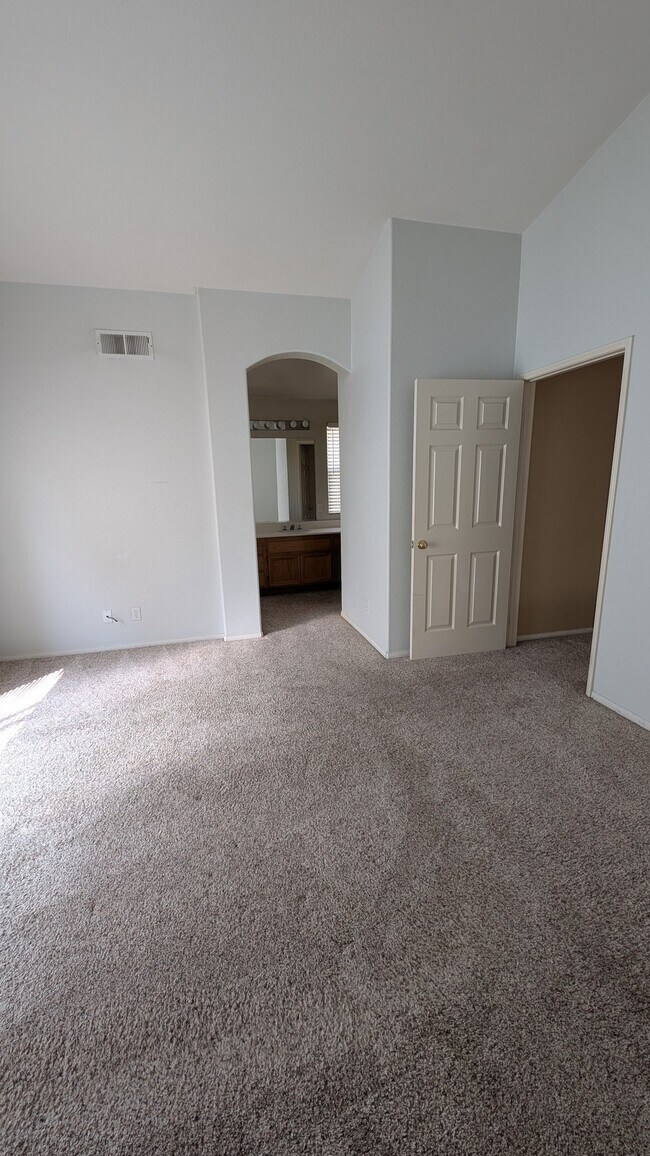 Building Photo - 11055 Kika Ct