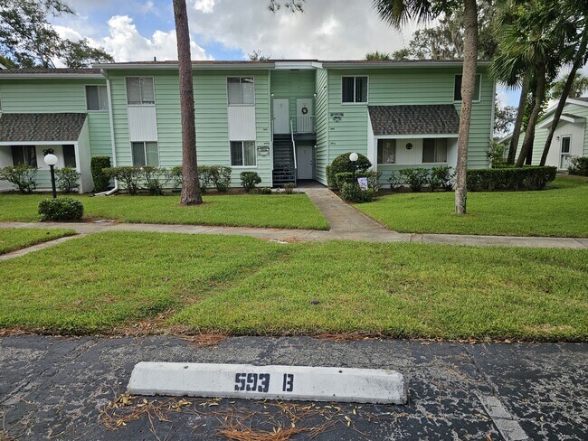 Building Photo - 593 Midway Dr