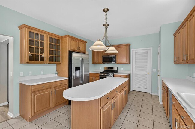 Building Photo - 5 Oldwyck Crescent