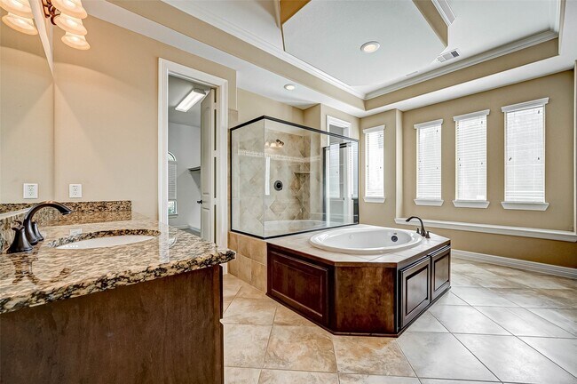Building Photo - 2914 Cotswold Lane