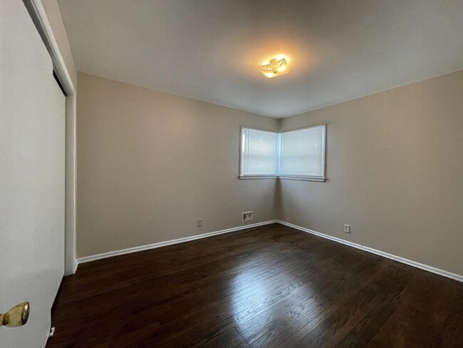 Building Photo - 5806 N 76th St