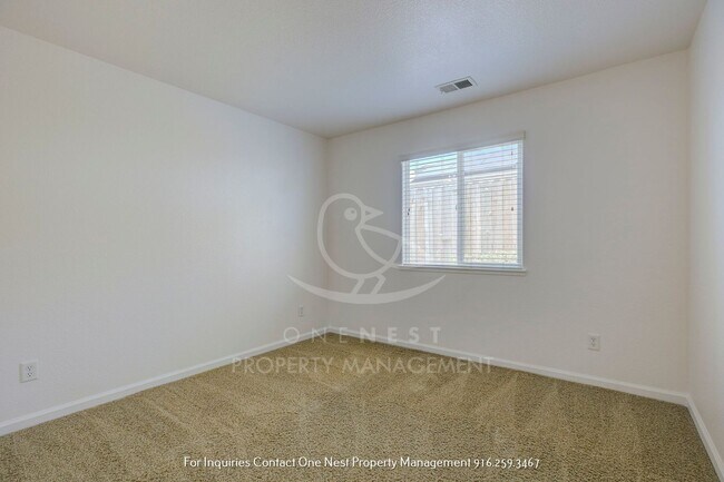Building Photo - 4 Bedroom, 2 bathroom home with fenced yard
