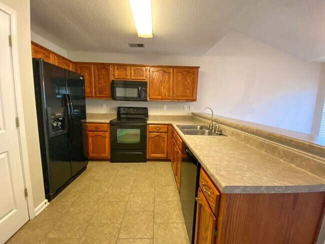 Building Photo - 3 bed, 2 bath house with fresh paint, appliances in Southaven