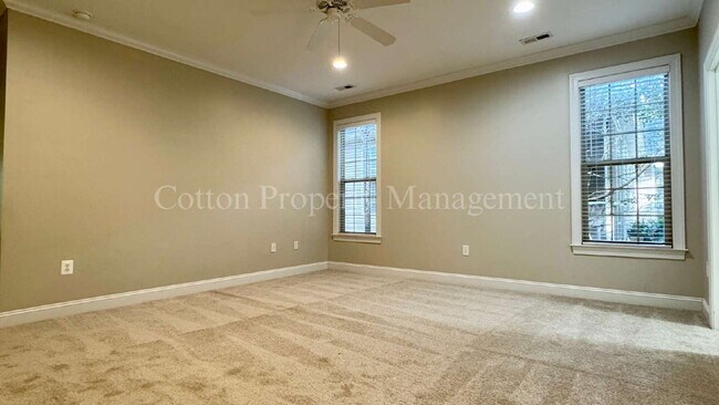 Building Photo - 8854 Plantation Landing Dr