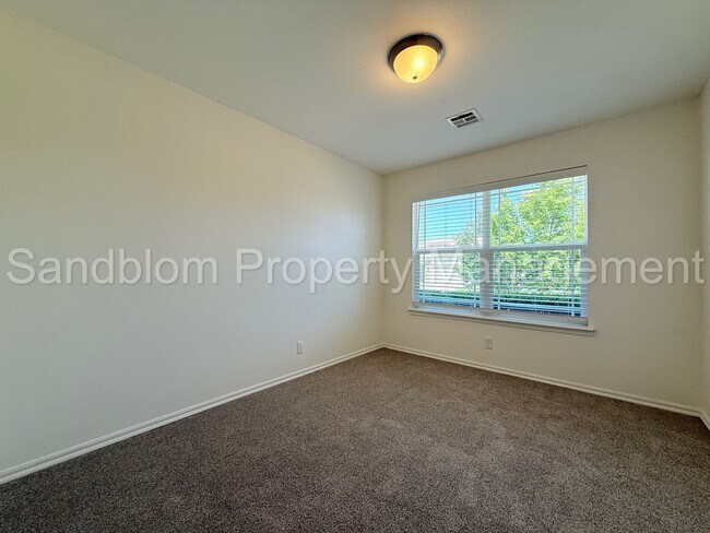 Building Photo - For Lease | Jenks | Available Now!
