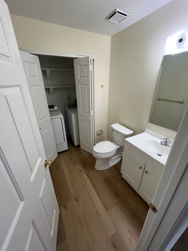 Building Photo - Nice corner lot home in Salem Lakes