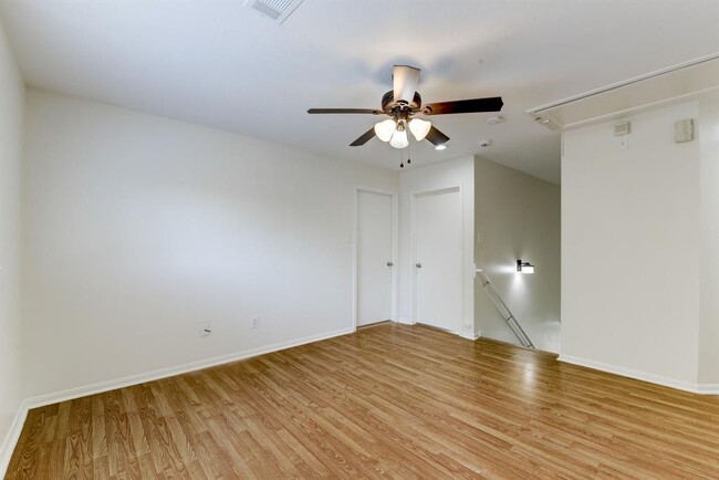 Building Photo - 29419 Fox River Dr