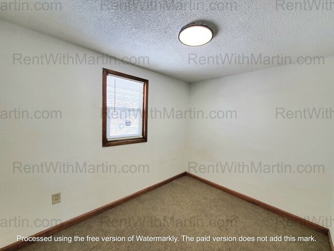 Building Photo - 919 Oneida St