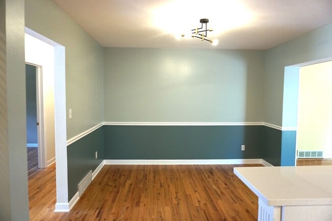 Dining area - 2917 North Star Rd