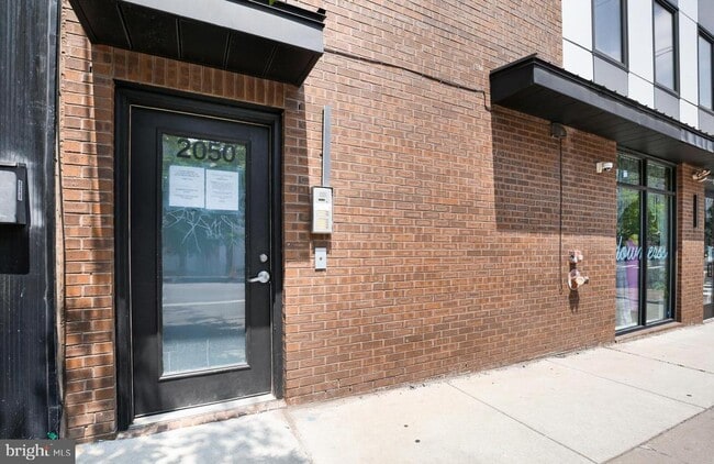 Building Photo - 2050 Frankford Ave