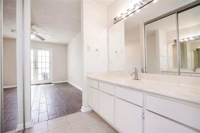 Building Photo - 12251 Copper Tree Pvt Ln