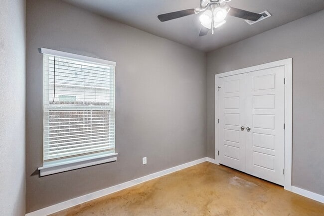 Building Photo - 209 S Baugh St