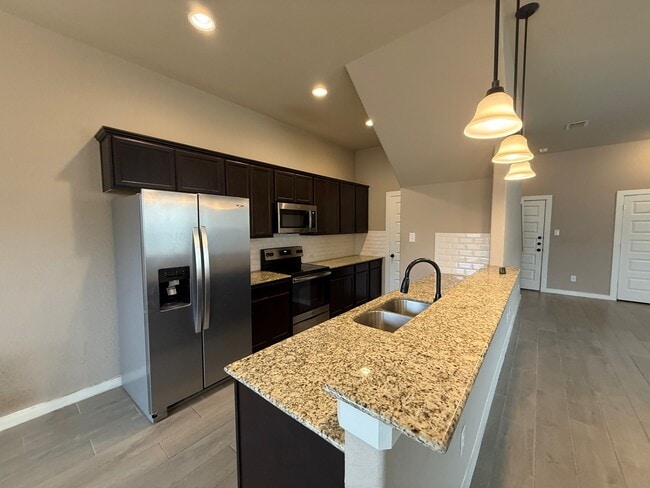 Building Photo - 2249 Avery Village