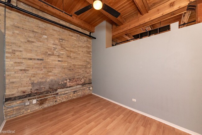 Building Photo - 2 br, 2 bath Condo - 1740 N Maplewood Ave