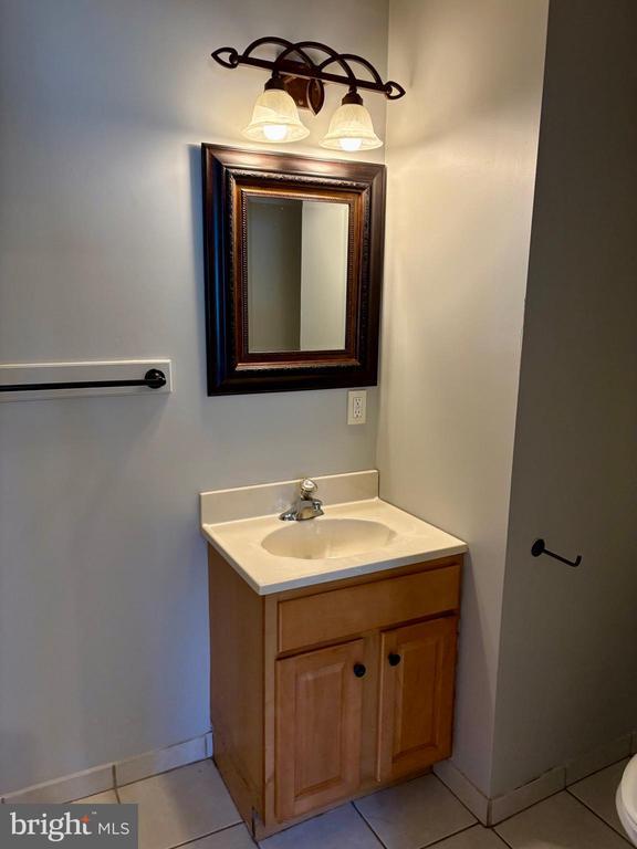 Building Photo - 167 W 7th Ave