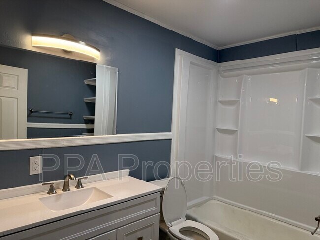 Building Photo - 1412 Cedar Ave