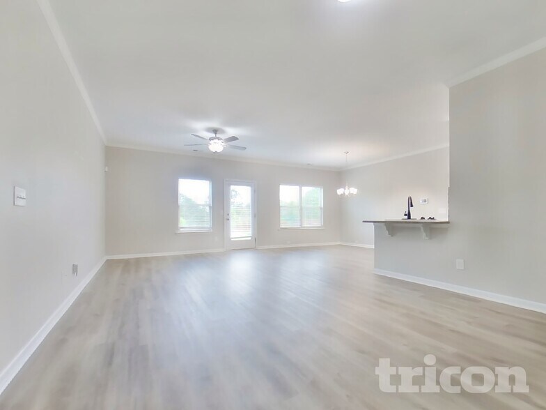 Building Photo - 45 Oak Hollow Way