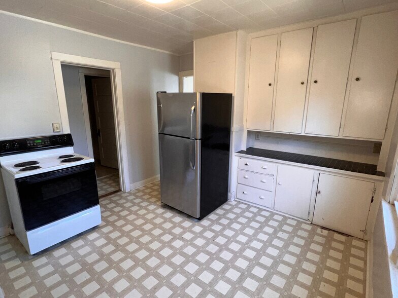 Kitchen - 310 N Ingersoll St
