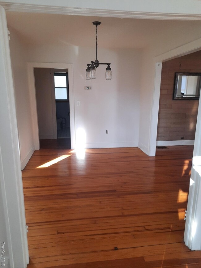 Building Photo - 23 Valley Ave