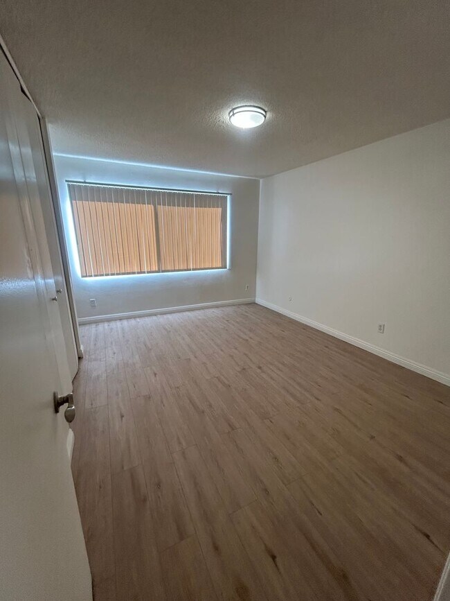 Building Photo - Newly Renovated & Modern 1 Bed / 1 Bath in Chatsworth | Balcony, Pool & Parking