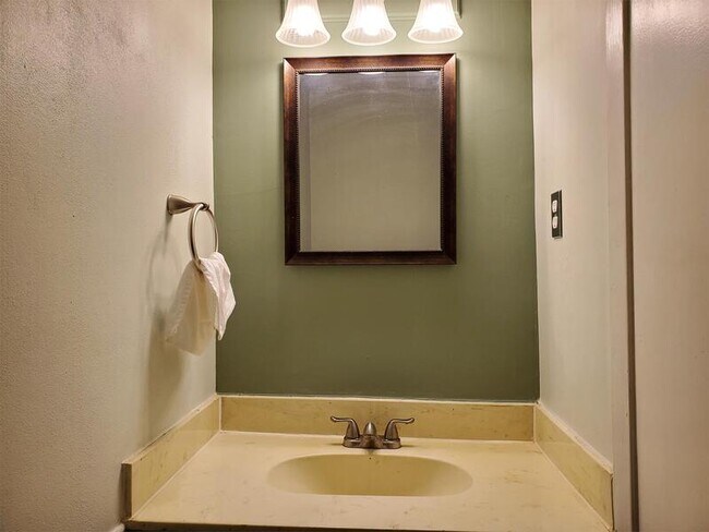 Building Photo - 1838 Quail Path Cove