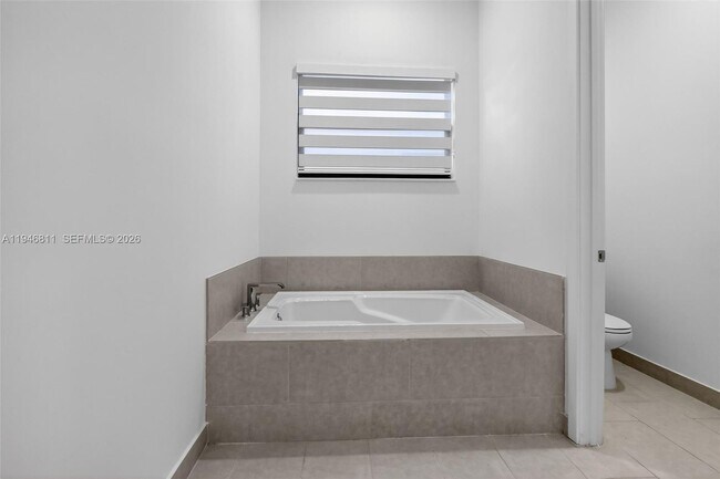 Building Photo - 4398 SW 173rd Ave