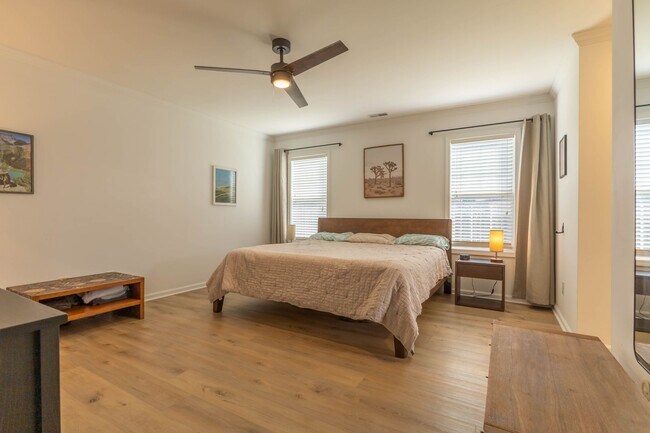 Building Photo - READY SOON! Beautifully Updated 3BR/2BA Ho...