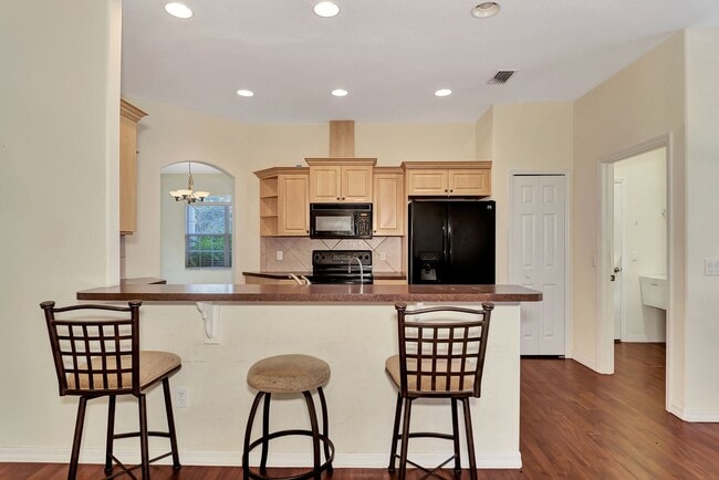 Building Photo - Living Large at a Beautiful 3/2 in Northport