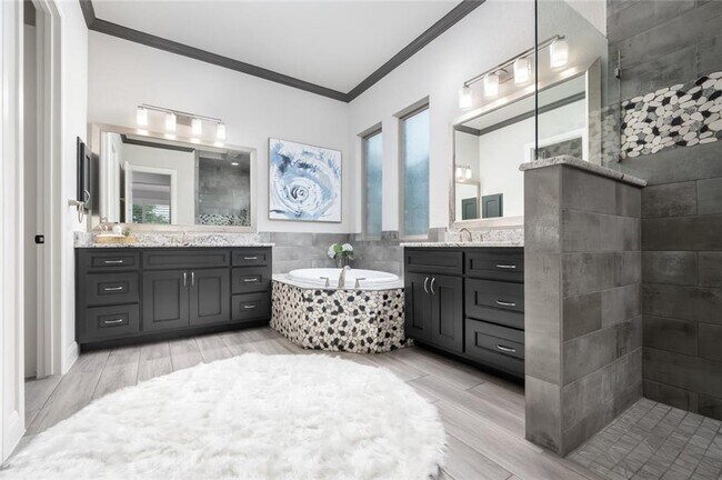 Building Photo - 16121 Golden Top Dr