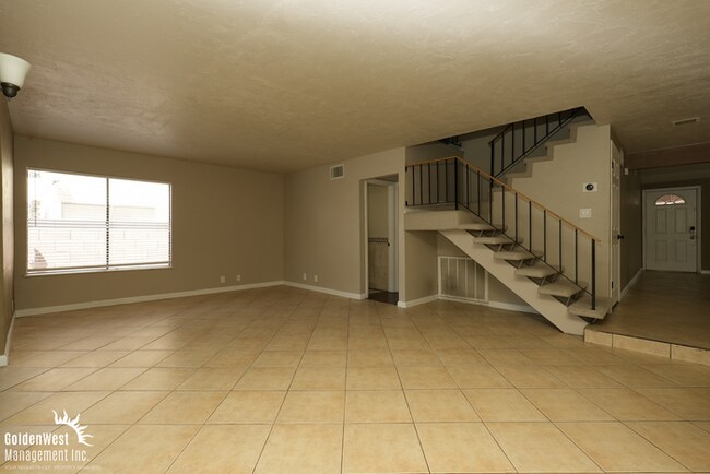 Building Photo - Spacious 4Bdm 2.5Ba Home with Loft in Las Vegas