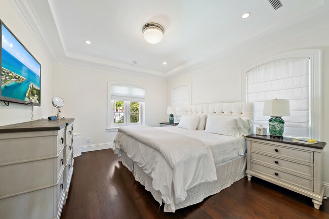 Building Photo - 210 Emerald Ln