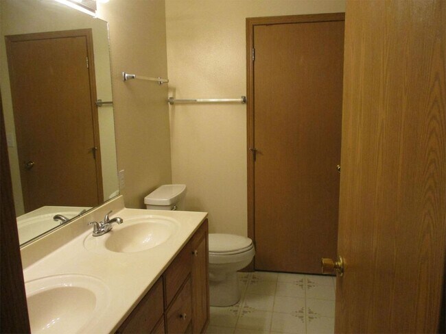 Building Photo - 1530 Idaho Ave