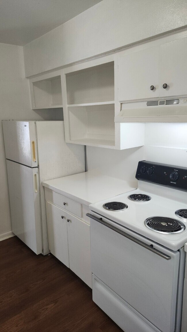 Building Photo - 105 Avondale St