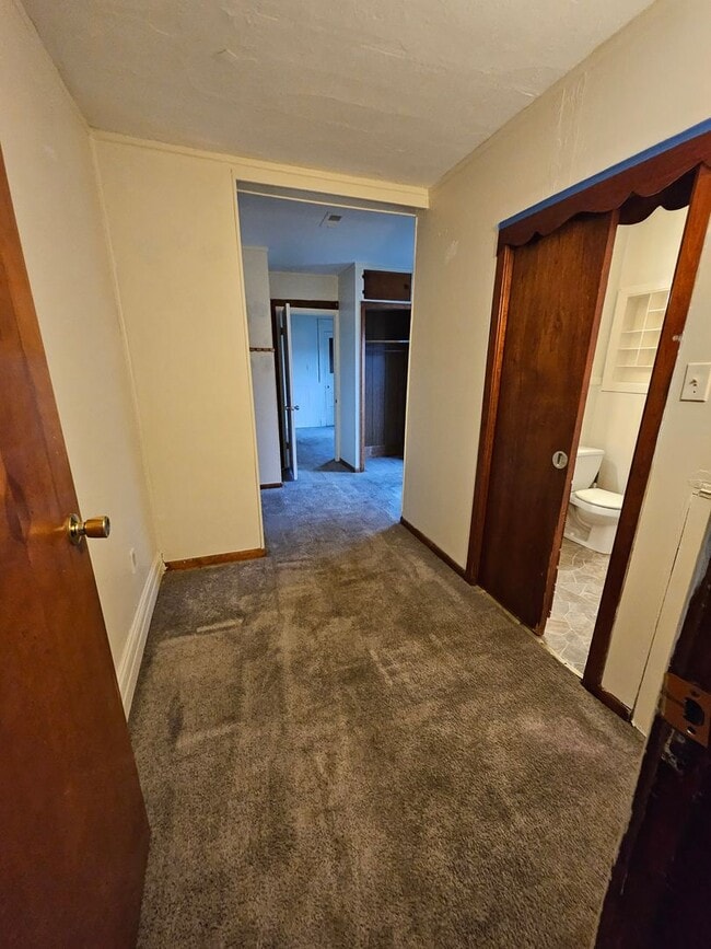 Building Photo - Upper 3 bedroom unit