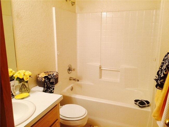 Building Photo - New flooring and paint!  Cute 3 bed, 2 bat...