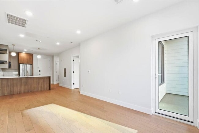 Building Photo - 35 Orchard St