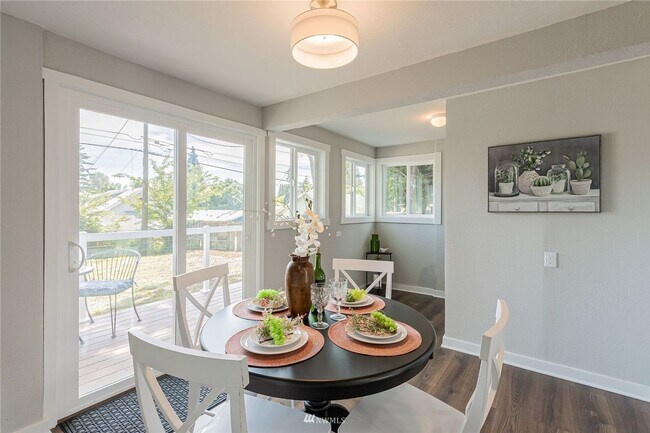 Building Photo - Great Location! 2bd, 1bath House in Tacoma!